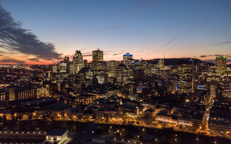 Avion à l'aéroport de Montréal